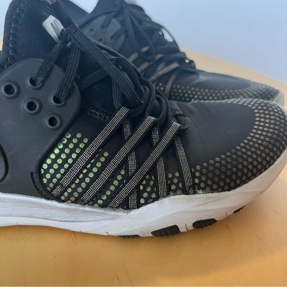 Nike Free Women's Training Shoe Running Sneakers Black and Metallic Size 7.5 - Picture 1 of 11